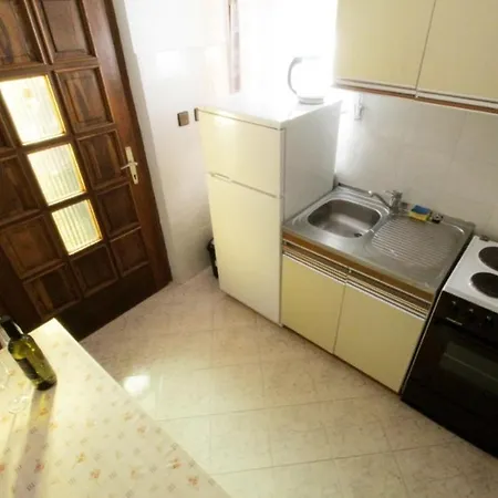 Πανσιόν Leo With Pool 3*