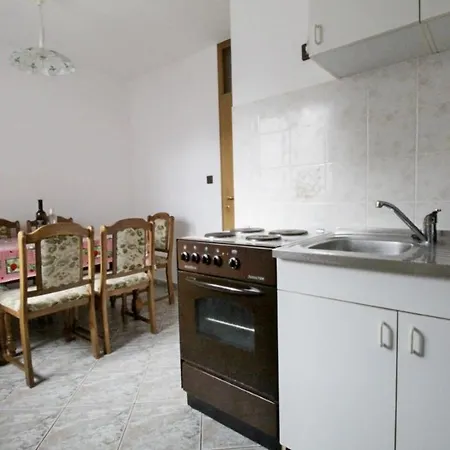 Konukevi Leo With Pool