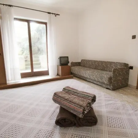 Konukevi Leo With Pool Umag