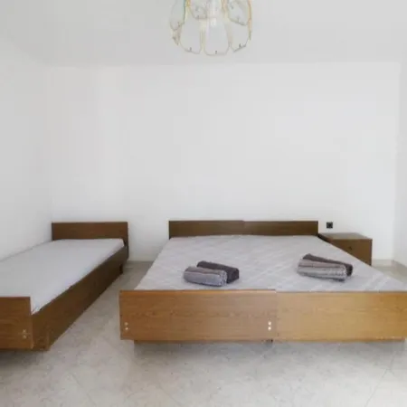 Leo With Pool Πανσιόν Ουμάγκ