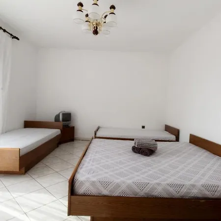 Leo With Pool 3* Ουμάγκ