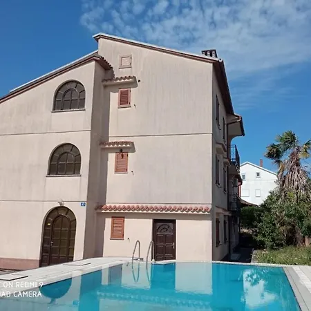 Leo With Pool * Umag