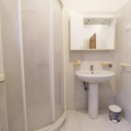 Leo With Pool 招待所