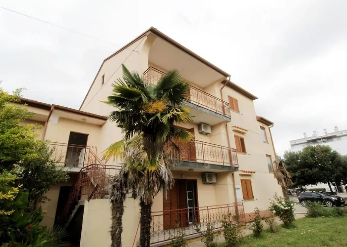 Leo With Pool Gasthuis