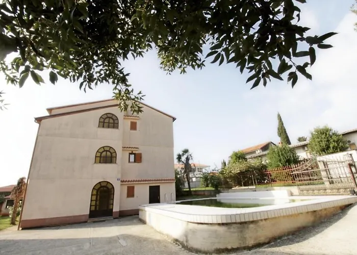 Leo With Pool 3* Umag