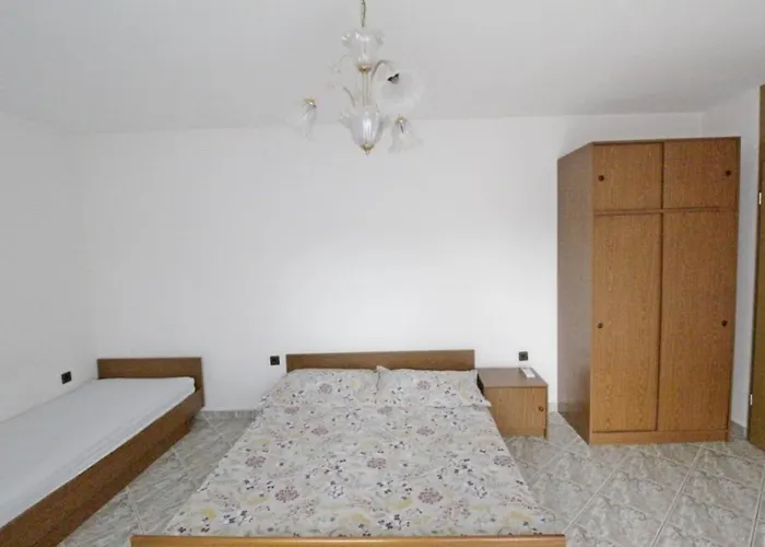 Gasthuis Leo With Pool