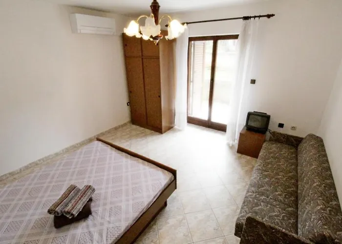 Gasthuis Leo With Pool 3*