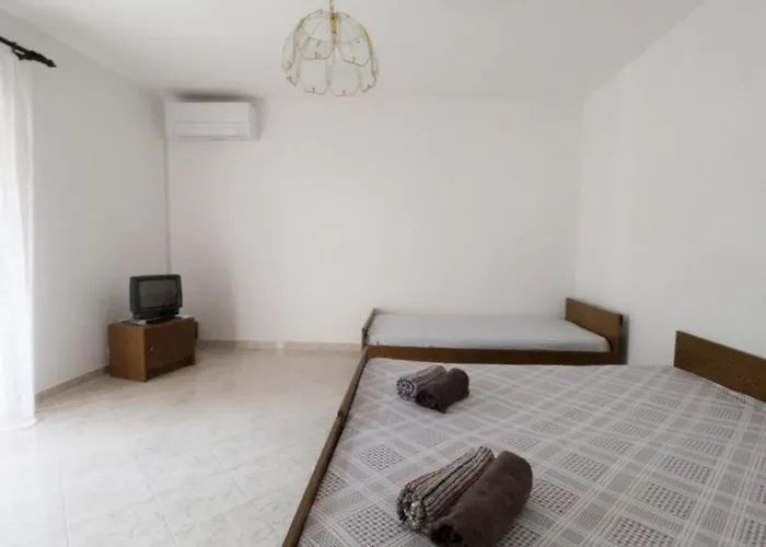 Gasthuis Leo With Pool Umag