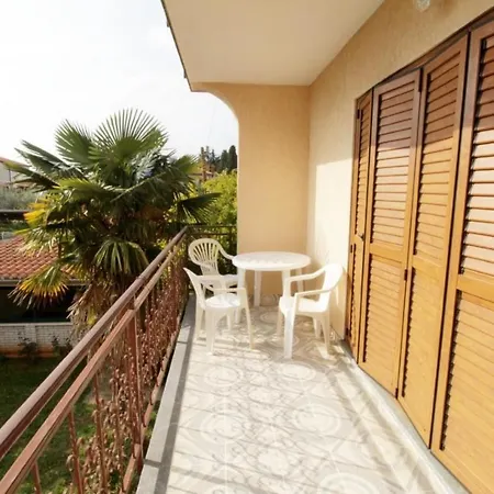 Гостевой дом Leo With Pool