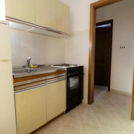 Гостевой дом Leo With Pool Умаг