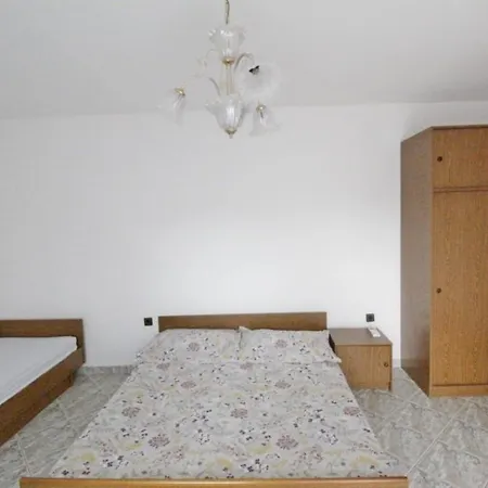 Гостевой дом Leo With Pool