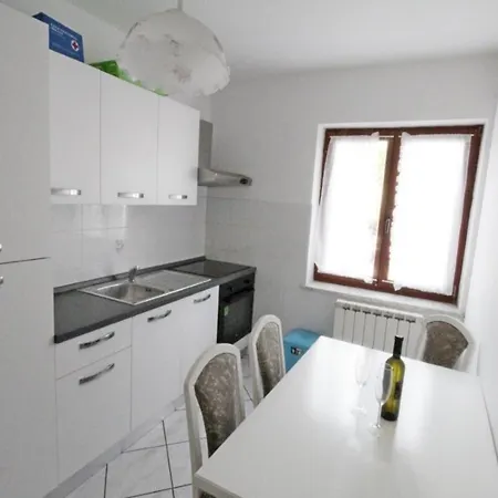 Leo With Pool Гостевой дом