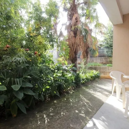 Leo With Pool Умаг