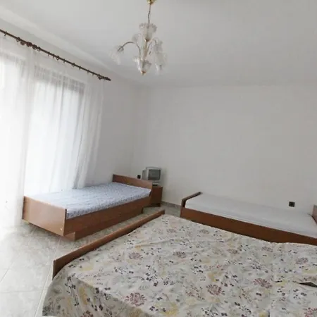 Leo With Pool Гостевой дом