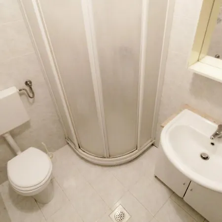 Leo With Pool Guest house 4*