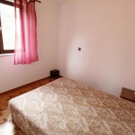 Leo With Pool Guest house 4*