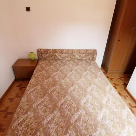 Leo With Pool Guest house Umag