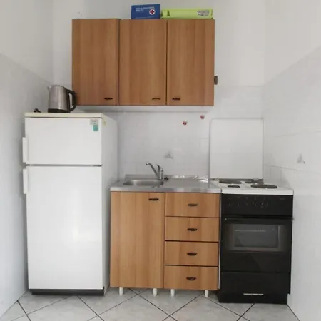 Leo With Pool Гостевой дом 3*