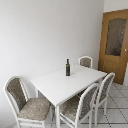 Leo With Pool Гостевой дом 3*