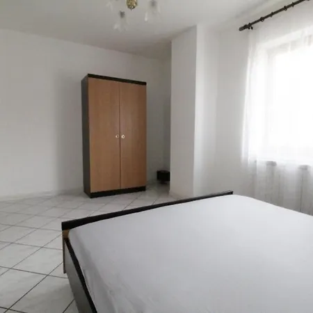 Leo With Pool Умаг