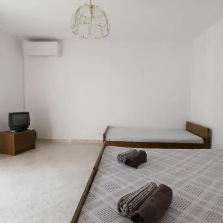 Гостевой дом Leo With Pool Умаг