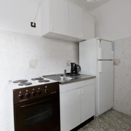 Leo With Pool Гостевой дом