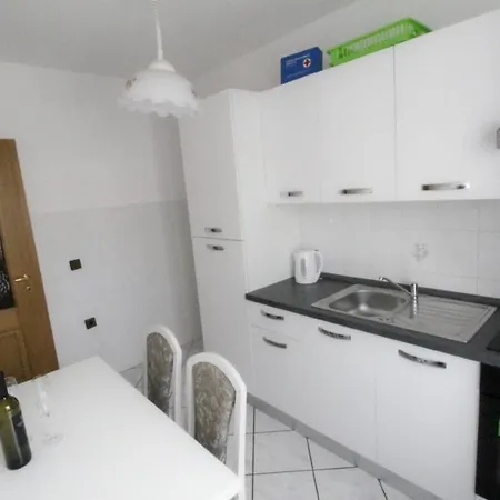 Guest house Leo With Pool 4*