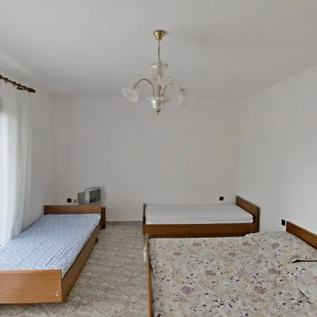 Leo With Pool 3* Умаг