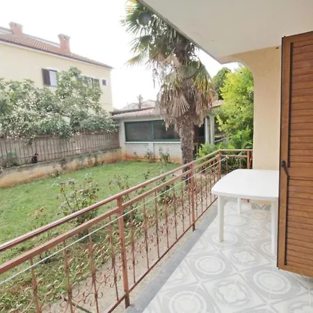 Leo With Pool Гостевой дом