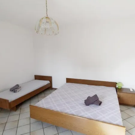 Leo With Pool Умаг