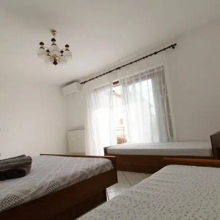 Гостевой дом Leo With Pool 3*