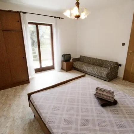 Leo With Pool Гостевой дом Умаг