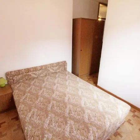 Leo With Pool Guest house 4*