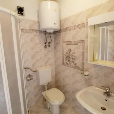 Guest house Leo With Pool 4*
